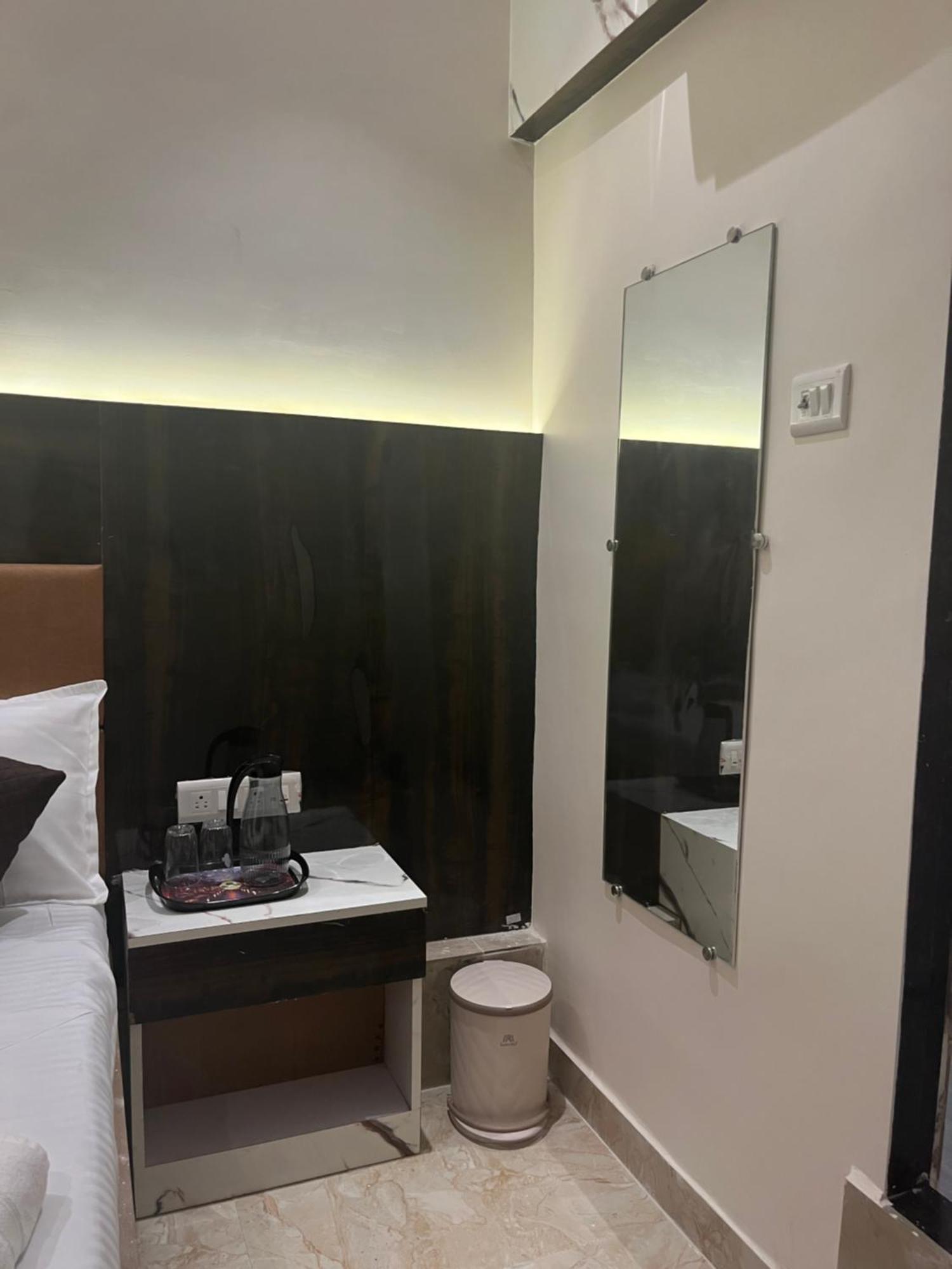 Hotel Powai Palace Mumbai  Buitenkant foto